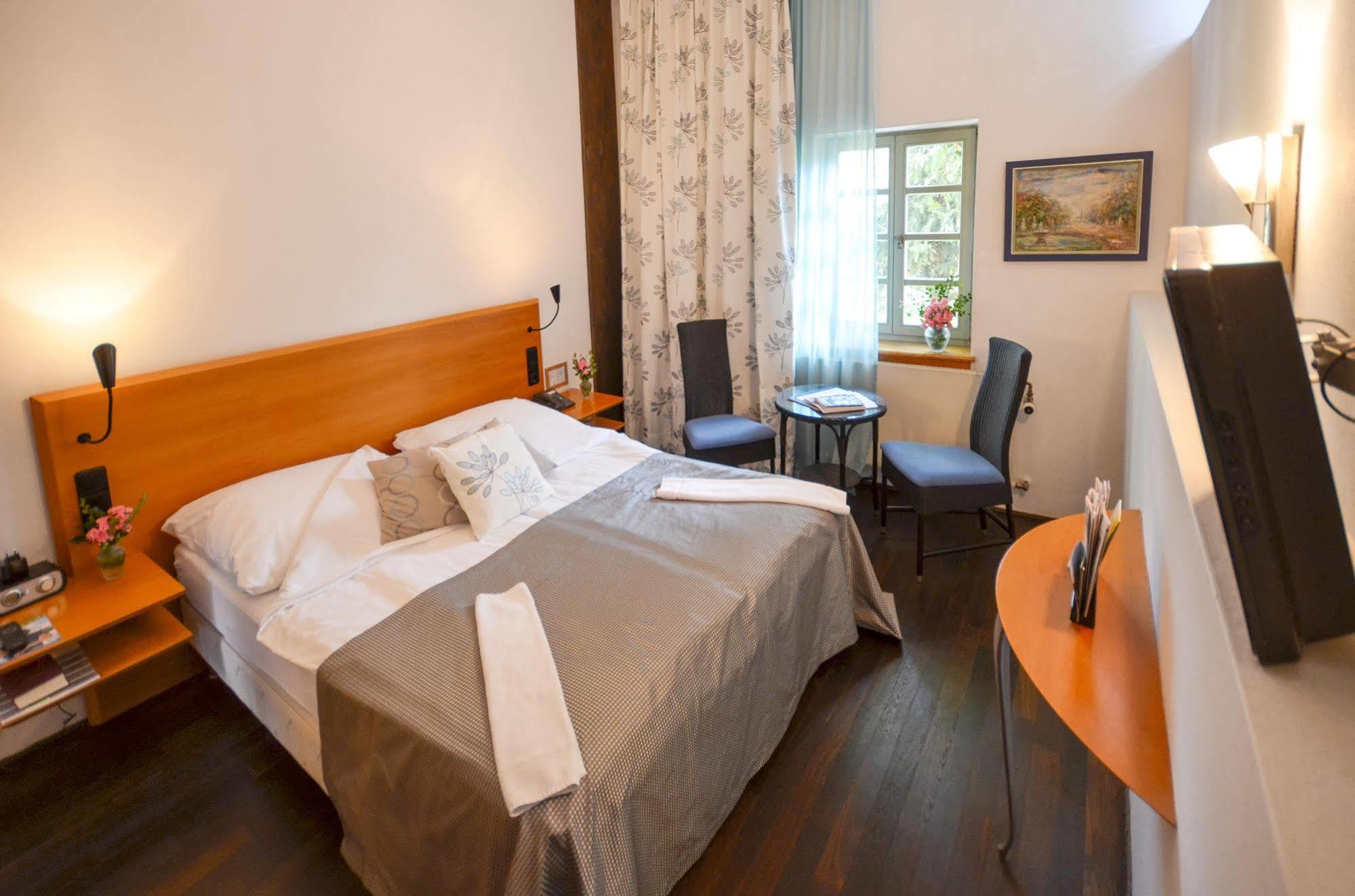 Restaurant & ****Hotel Hoeerhof Idstein Ngoại thất bức ảnh