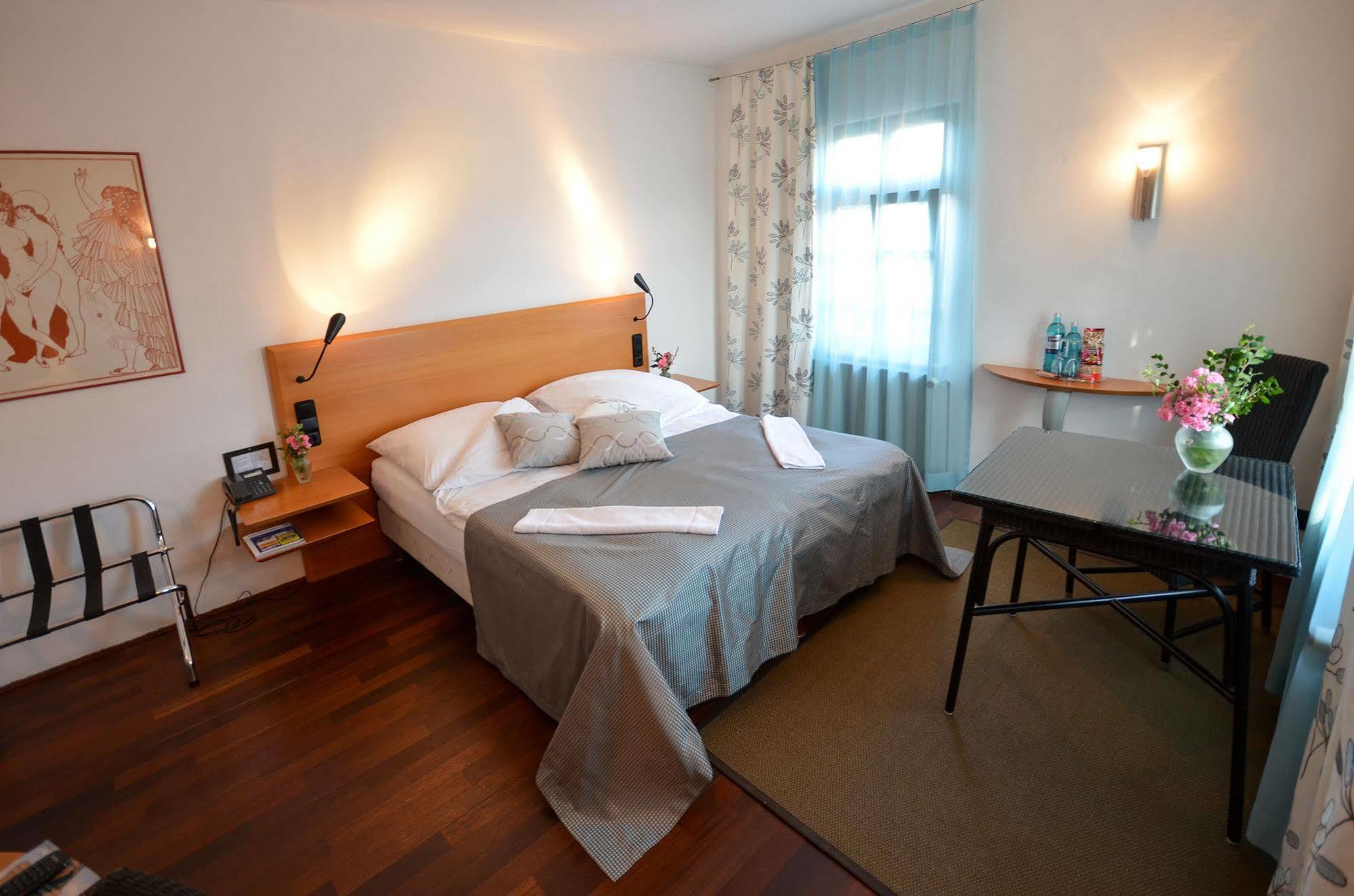 Restaurant & ****Hotel Hoeerhof Idstein Ngoại thất bức ảnh